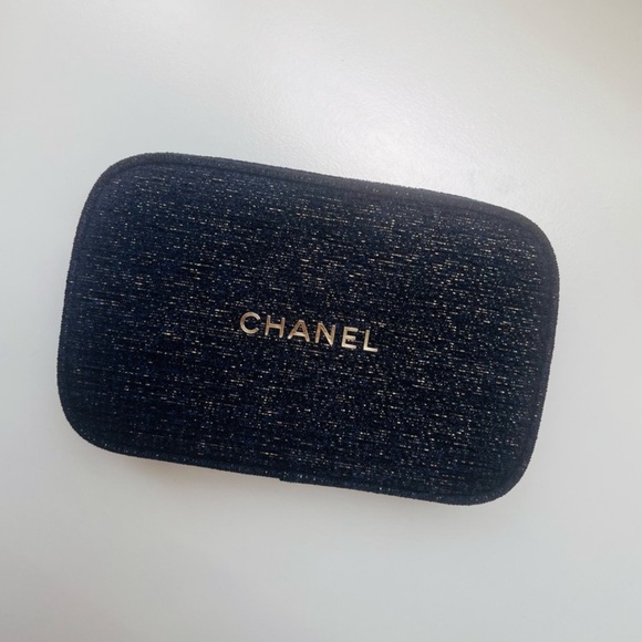 💎 CHANEL Makeup Pouch - Picture 2 of 11
